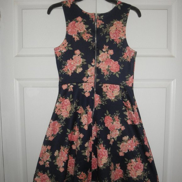 Rue21 Floral Pattern Dress Size M - Picture 2 of 4